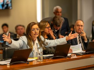 Eudócia cobra Renan Filho e questiona debate sobre saúde em Alagoas