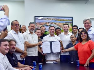 Com apoio de Arthur Lira, Luciano Barbosa anuncia pavimentação de 19 ruas em Arapiraca