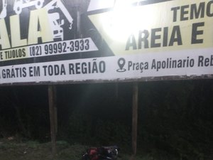 Motociclista morre após sair de pista e colidir em placa, na AL 210