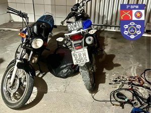 Casa usada como desmanche de motos é identificada e moto recuperada