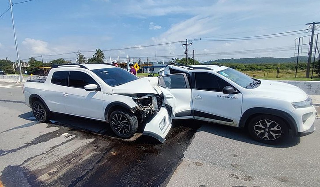 Colisão entre carros deixa ferido na AL-101 Sul, em Marechal Deodoro