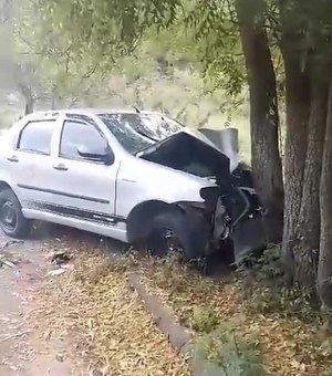 Colisão em 'Curva do S' na AL-145 deixa dois homens feridos em Água Branca