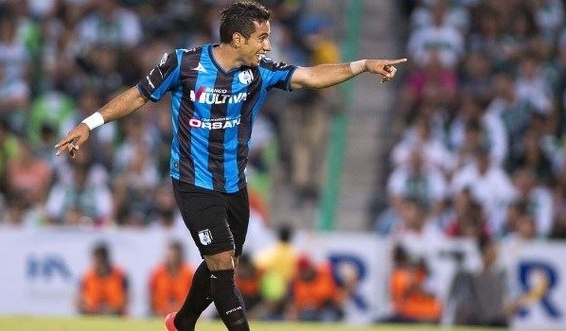 No time de Ronaldinho, quem brilha é brasileiro 'lado B'