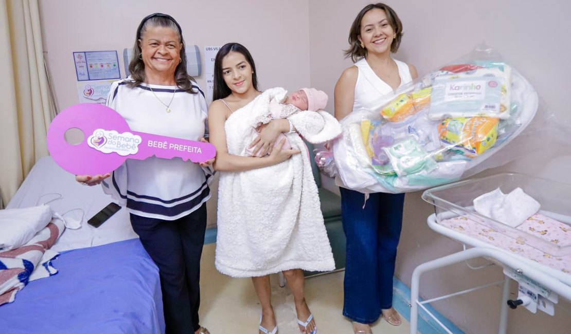 Nasce 'Bebê Prefeita' da Semana do Bebê de Palmeira dos Índios: Amora recebeu visita da prefeita Tia Júlia