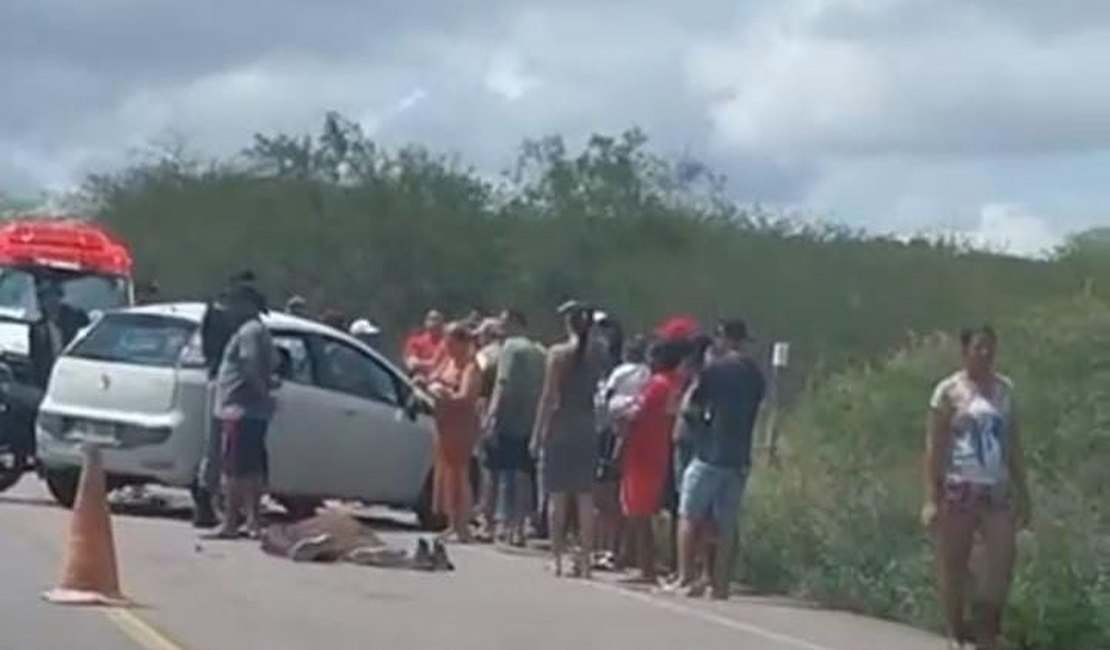Colisão entre carro e moto deixa um morto e um ferido em Olho d’Água do Casado, AL