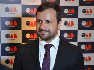 Nivaldo Barbosa Jr. recebe comenda Manoel André da Câmara Municipal de Arapiraca