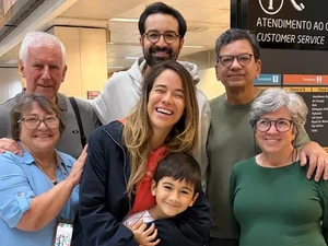 Atriz Miá Mello chega ao Brasil após ficar “presa” no Catar