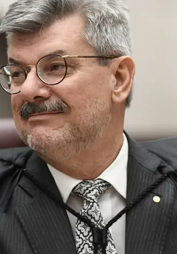 STJ condena ministro Marco Buzzi a perda de cargo por crimes sexuais