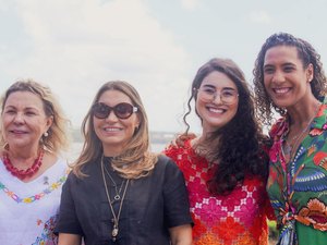 Teca Nelma acompanha Janja e Anielle Franco durante encontro para discutir políticas públicas para marisqueiras em Maceió