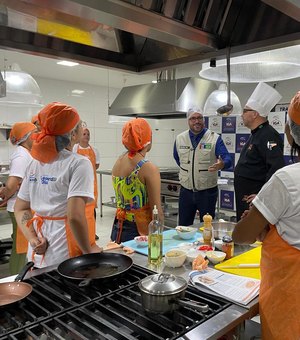 Leonardo Dias visita alunos do Capacita e Emprega e exalta programa: 'história de esperança'