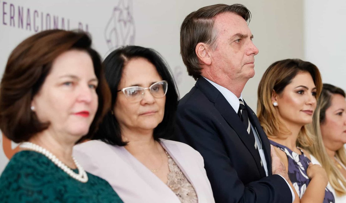 Bolsonaro diz que cada uma das duas ministras vale por 10 homens