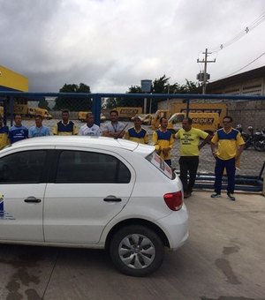 Funcionários dos Correios protestam em frente à empresa por melhores condições de trabalho