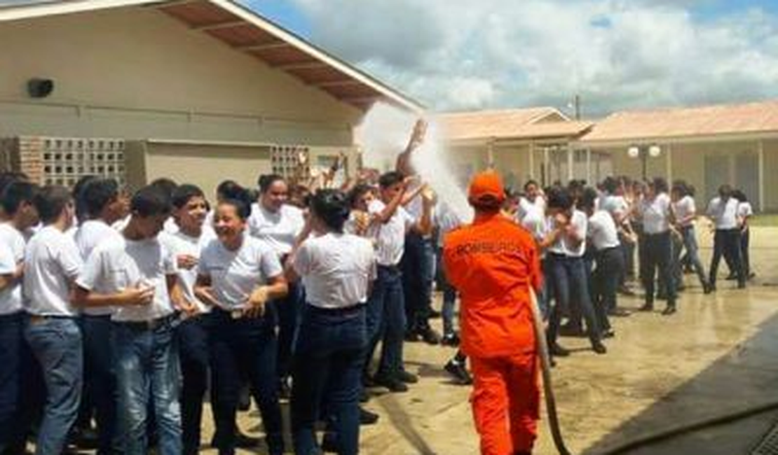 Alunos do Colégio Militar comemoram dia do soldado com programação especial