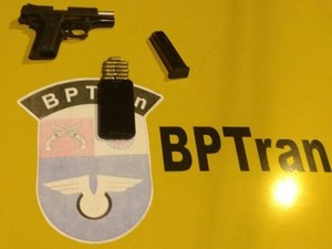 Motorista embriagado é detido com arma de fogo na parte alta de Maceió