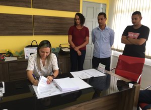 Prefeita de São Luís do Quitunde assina contrato para realizar concurso público
