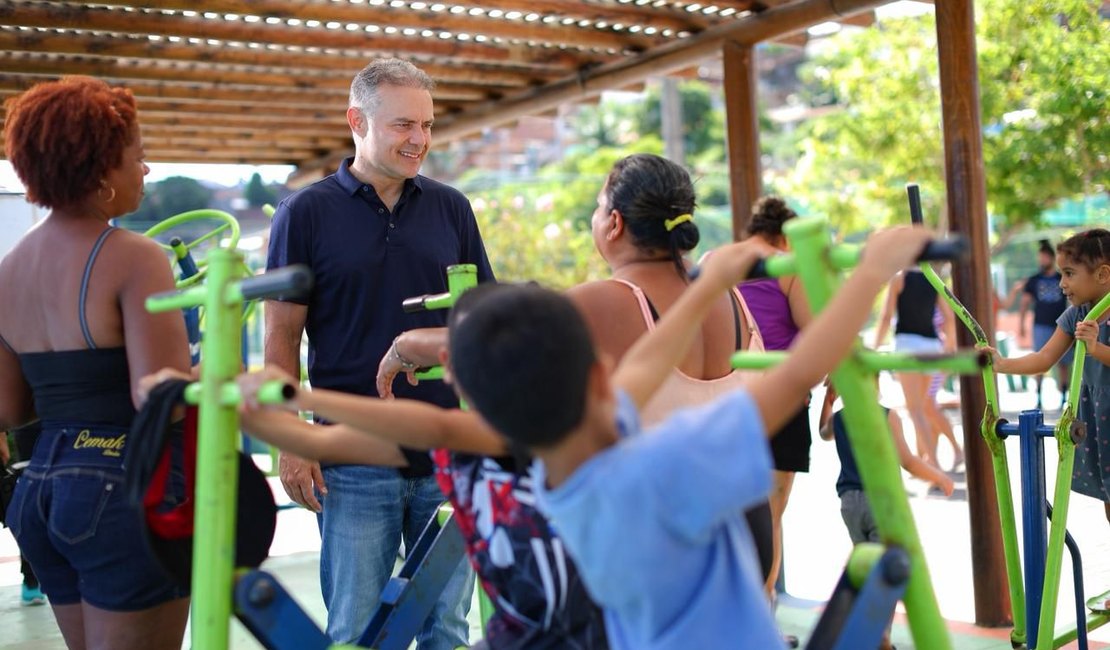 Renan Filho propõe centros regionais para atendimento a crianças com autismo e mães atípicas em AL