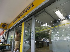 Bancos retomam atendimento nesta quarta-feira