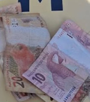 Foragido por homicídio tenta enganar policiais com identidade do irmão gêmeo e acaba preso