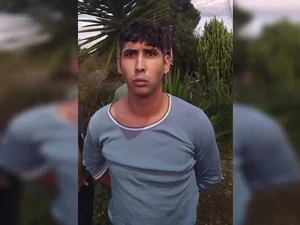 Homem mata ex-patrão a facadas após beber sêmen da vítima “sem saber”