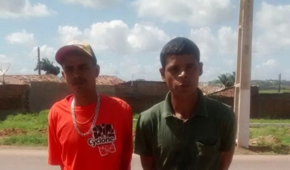 Polícia prende dupla com moto roubada em Arapiraca