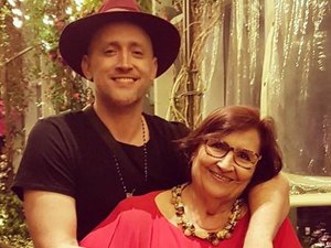 Mãe de Paulo Gustavo se pronuncia pela 1ª vez após morte do ator: 'Usem máscara'