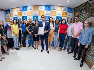 Prefeito JHC sanciona Plano de Cargos e Carreira do IPREV Maceió