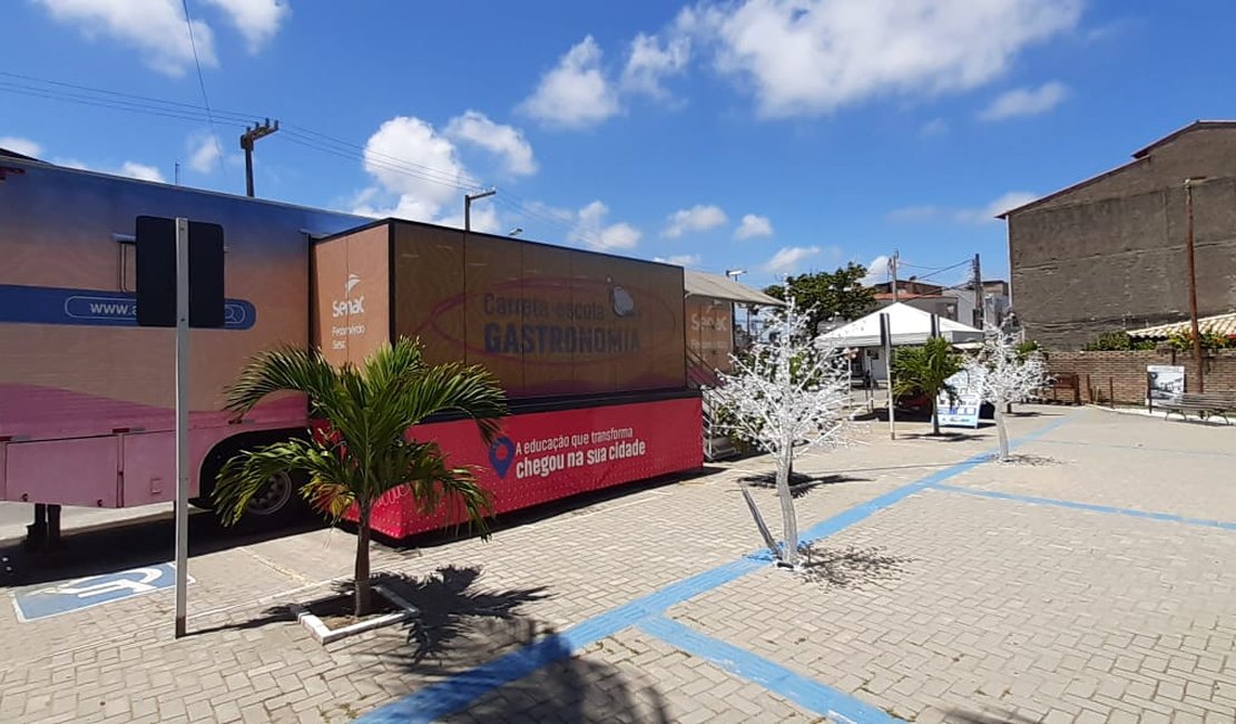 Prefeitura de Japaratinga anuncia cursos gratuitos de gastronomia na carreta-escola