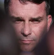 Flávio convoca vigília na frente do condomínio de Bolsonaro