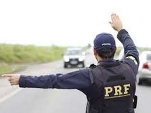 Homem acusado de matar a esposa com 17 facadas é flagrado em blitz da PRF 