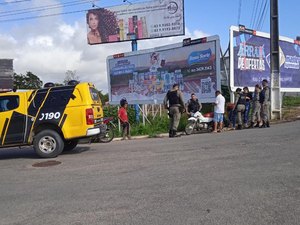 Motorista de Van avança sinal vermelho e causa acidente na AL 220