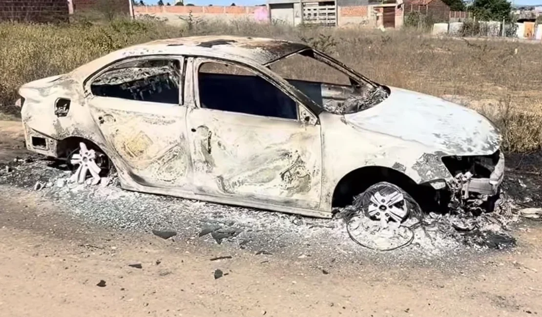 Homens armados invadem oficina, atiram contra carro e ateiam fogo em Delmiro