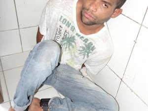 Jovem tenta assaltar turista, mas é preso pela Oplit na Orla de Pajuçara