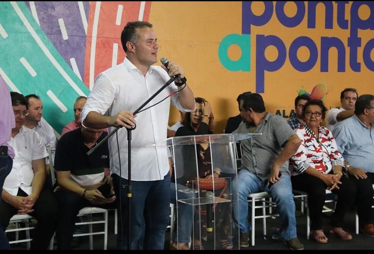 Mesmo com proibição do TRE, Renan Filho participa de evento do governo em Santana do Ipanema