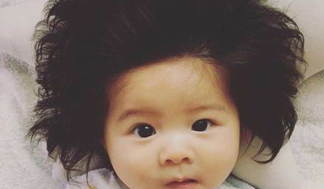 Bebê cabeluda vira garota-propaganda de marca de xampu