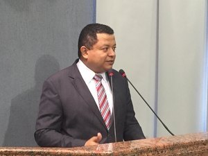 Juiz que idealizou a Lei da Ficha Limpa recebe título de Cidadão em Maceió