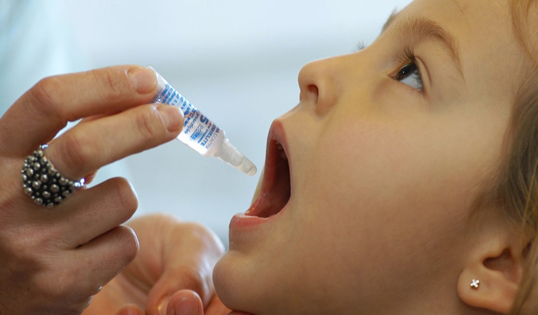 Com aumento de casos na Venezuela, Brasil prepara vacinação contra a pólio