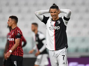 Homem invade casa de Cristiano Ronaldo e foge com camisa autografada