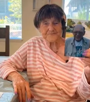 Irmãos separados em orfanato se emocionam em reencontro após 80 anos