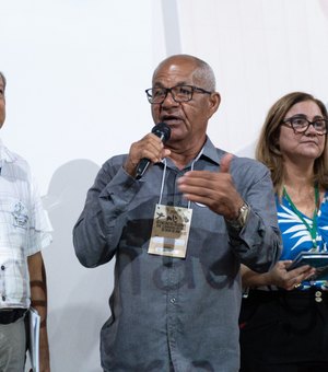 Prefeito de Japaratinga é homenageado por escritores de Pernambuco