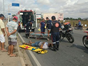 [Vídeo] Colisão traseira entre carro e moto deixa um ferido no Agreste