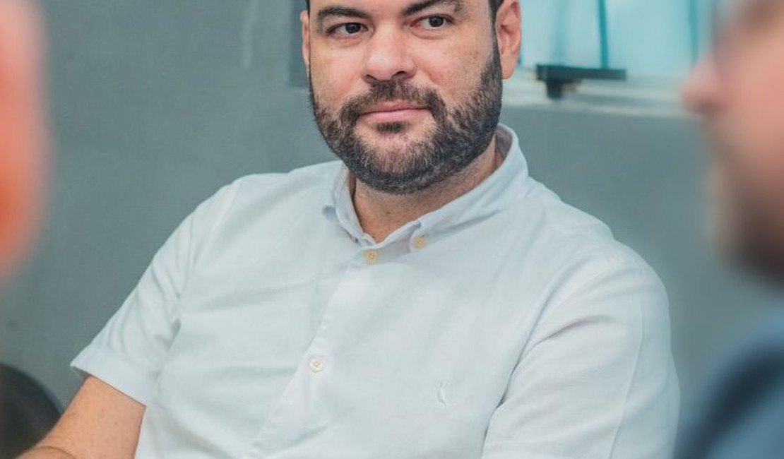 Felipe Holanda e a força silenciosa da retaguarda política