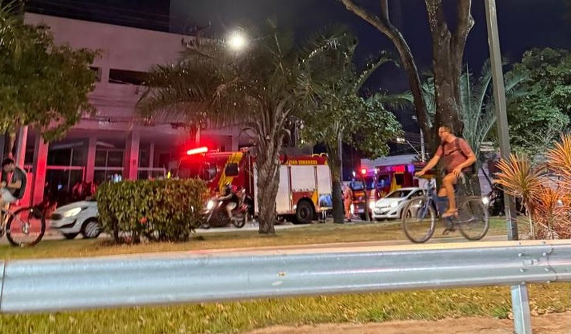 Princípio de incêndio atinge consultório odontológico em empresarial no bairro do Farol