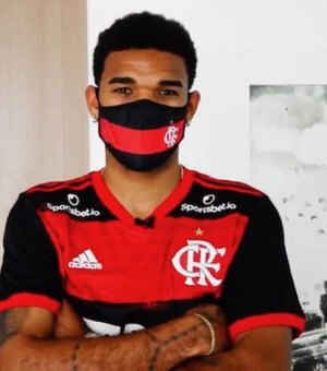 Flamengo anuncia contratação do zagueiro Bruno Viana, primeiro reforço para 2021
