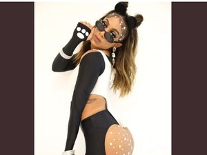 Com bumbum de fora, Anitta e Léo Santana sensualizam no palco
