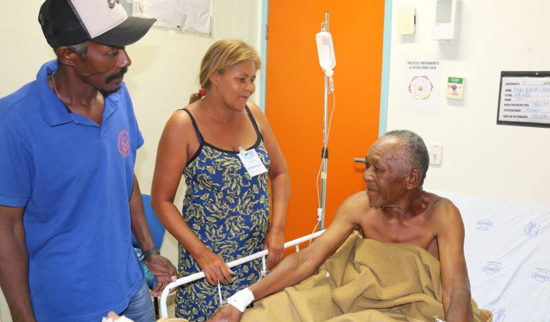 Paciente internado no HE do Agreste reencontra família após 33 anos