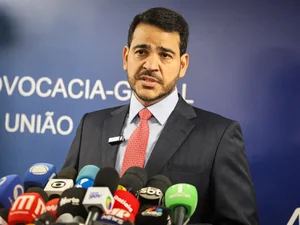 Lula indica Jorge Messias para a vaga de ministro do STF no lugar de Barroso