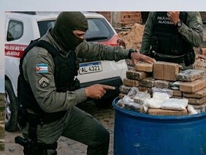 Mais de 25 kg de maconha e cocaína são encontrados dentro de tonel em Satuba