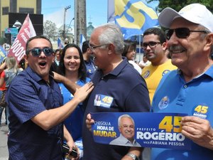 Caminhada na Vila São José intensifica campanha de Rogério Teófilo em Arapiraca