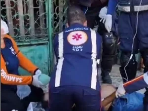 [Vídeo] Homem supostamente morre engasgado com pedaço de carne na Rua do Colégio São José, no Centro de Maceió