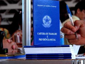 Taxa de desemprego sobe para 12,6% em abril, diz IBGE